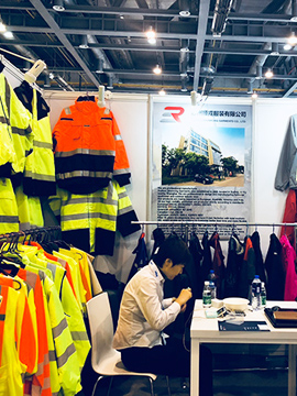 Suzhou Shunrong Garments Co,.Ltd let you wait for a long time!